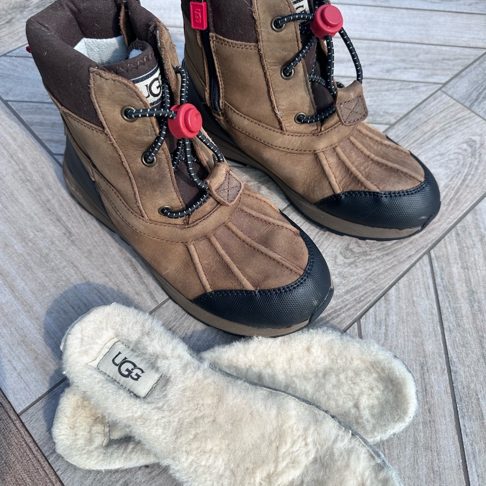 UGG Kids' Turlock Leather Weather Boots